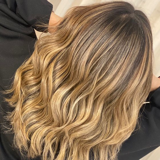 Blonde balayage on long hair done at Stilo Salón, Roma Norte