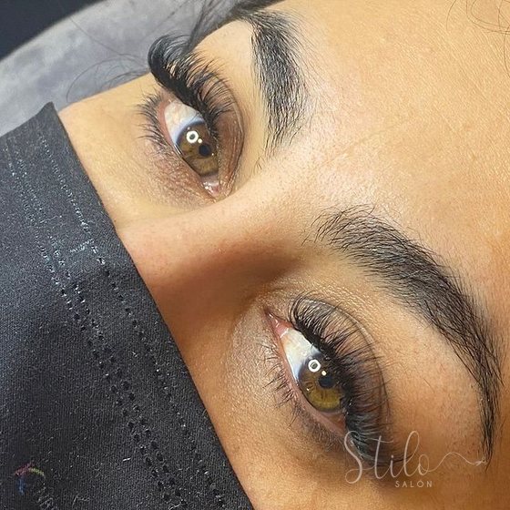 Volume eyelash extensions done at Stilo Salón, Roma Norte