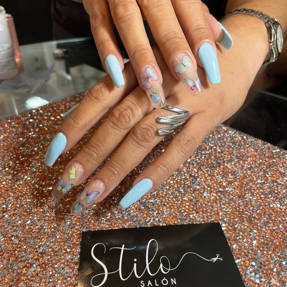Sculpted nails with custom art done at Stilo Salón, Roma Norte