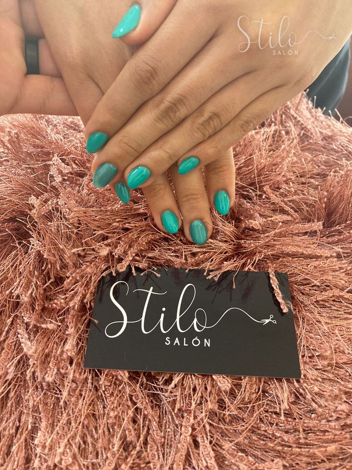 Single-shade nails done at Stilo Salón, Roma Norte, Mexico City