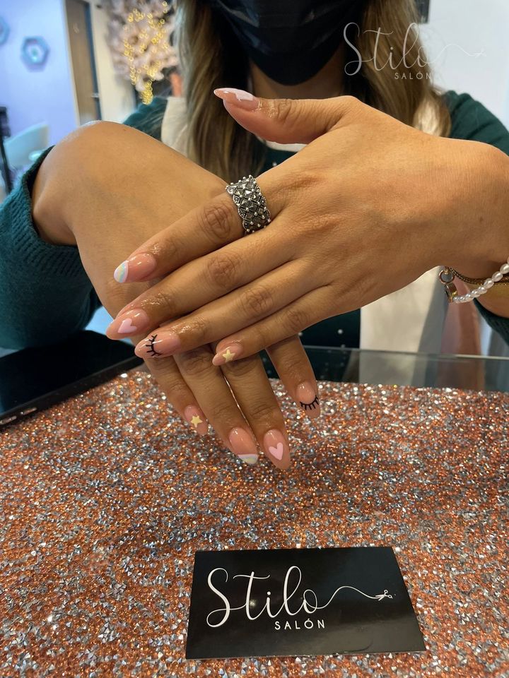Single-shade nails done at Stilo Salón, Roma Norte, Mexico City
