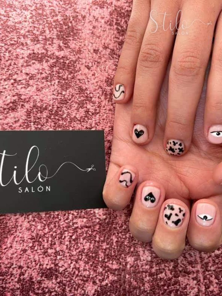 Nail art done at Stilo Salón, Roma Norte, Mexico City