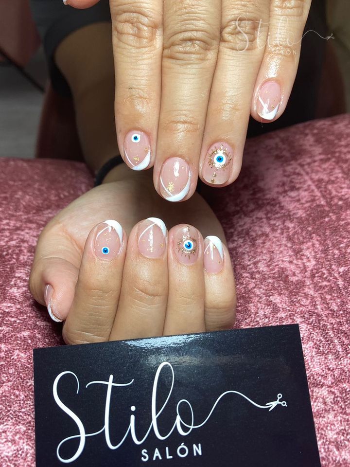 Nail art done at Stilo Salón, Roma Norte, Mexico City