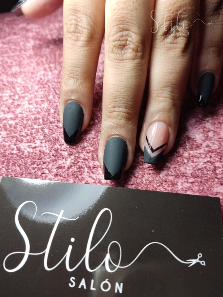 Single-shade nails done at Stilo Salón, Roma Norte, Mexico City