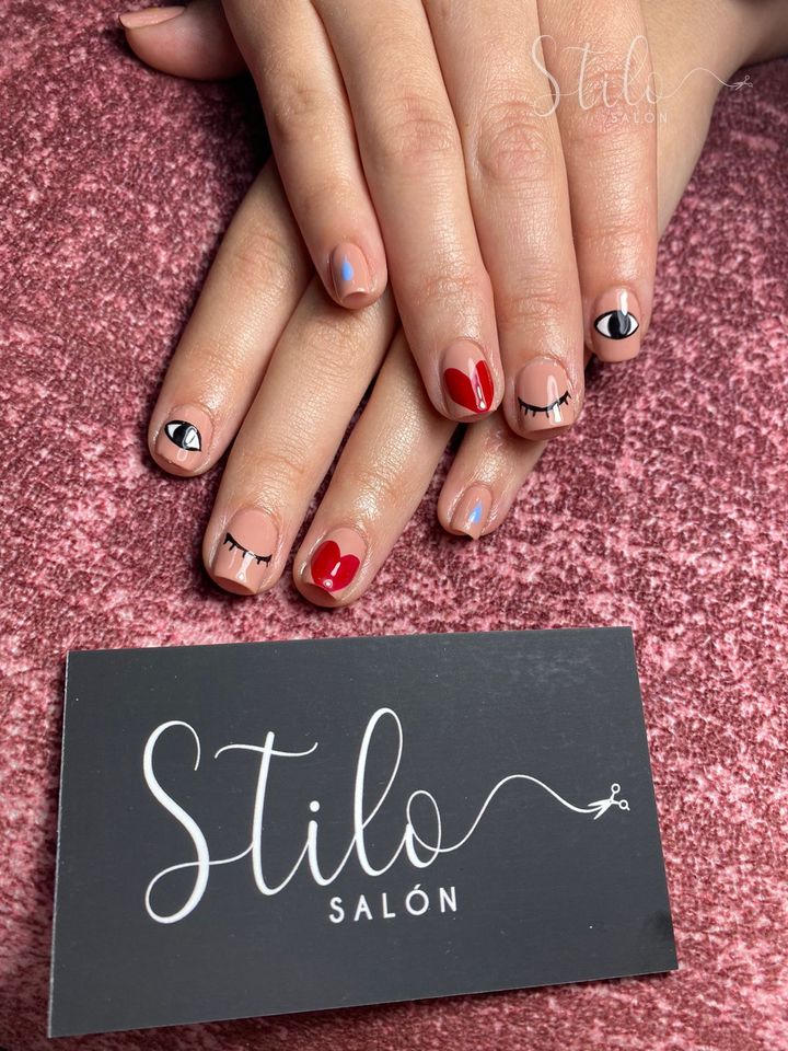 Nail art done at Stilo Salón, Roma Norte, Mexico City