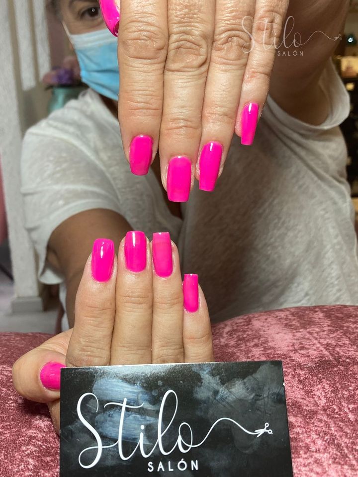 Single-shade nails done at Stilo Salón, Roma Norte, Mexico City
