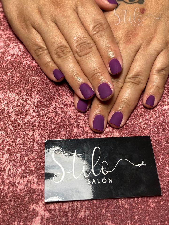 Single-shade nails done at Stilo Salón, Roma Norte, Mexico City