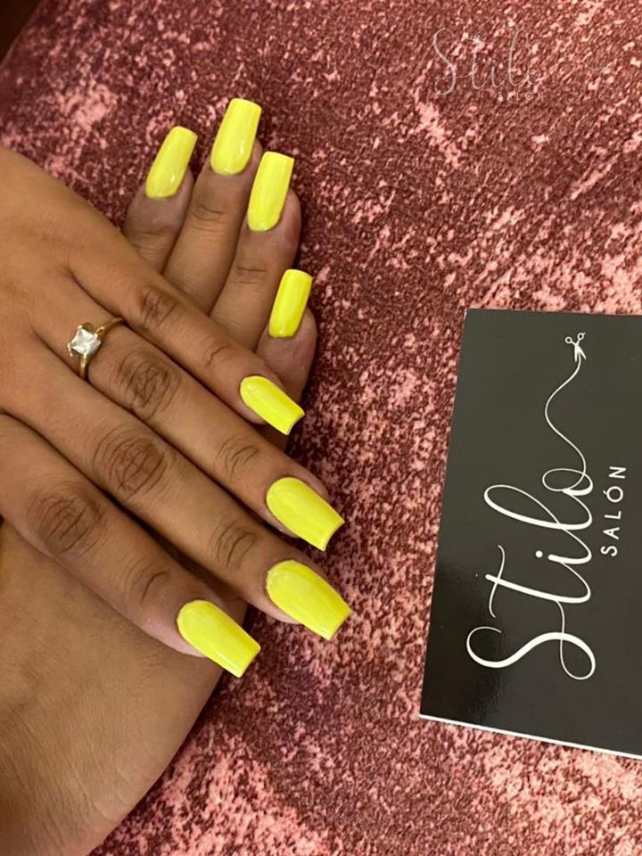 Single-shade nails done at Stilo Salón, Roma Norte, Mexico City