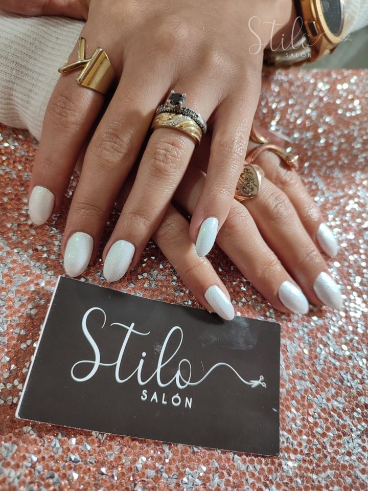 Single-shade nails done at Stilo Salón, Roma Norte, Mexico City