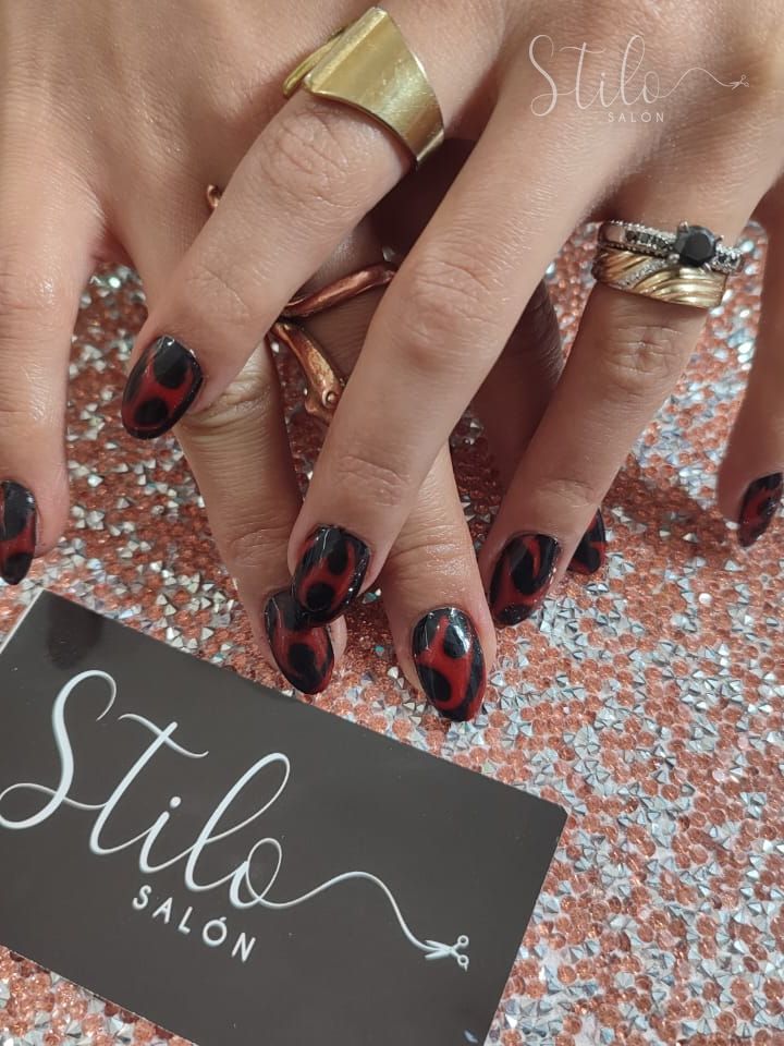 Single-shade nails done at Stilo Salón, Roma Norte, Mexico City