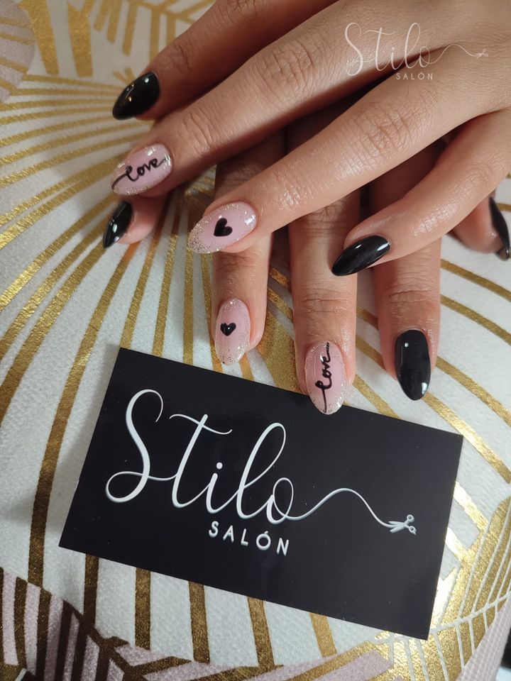 Nail art done at Stilo Salón, Roma Norte, Mexico City